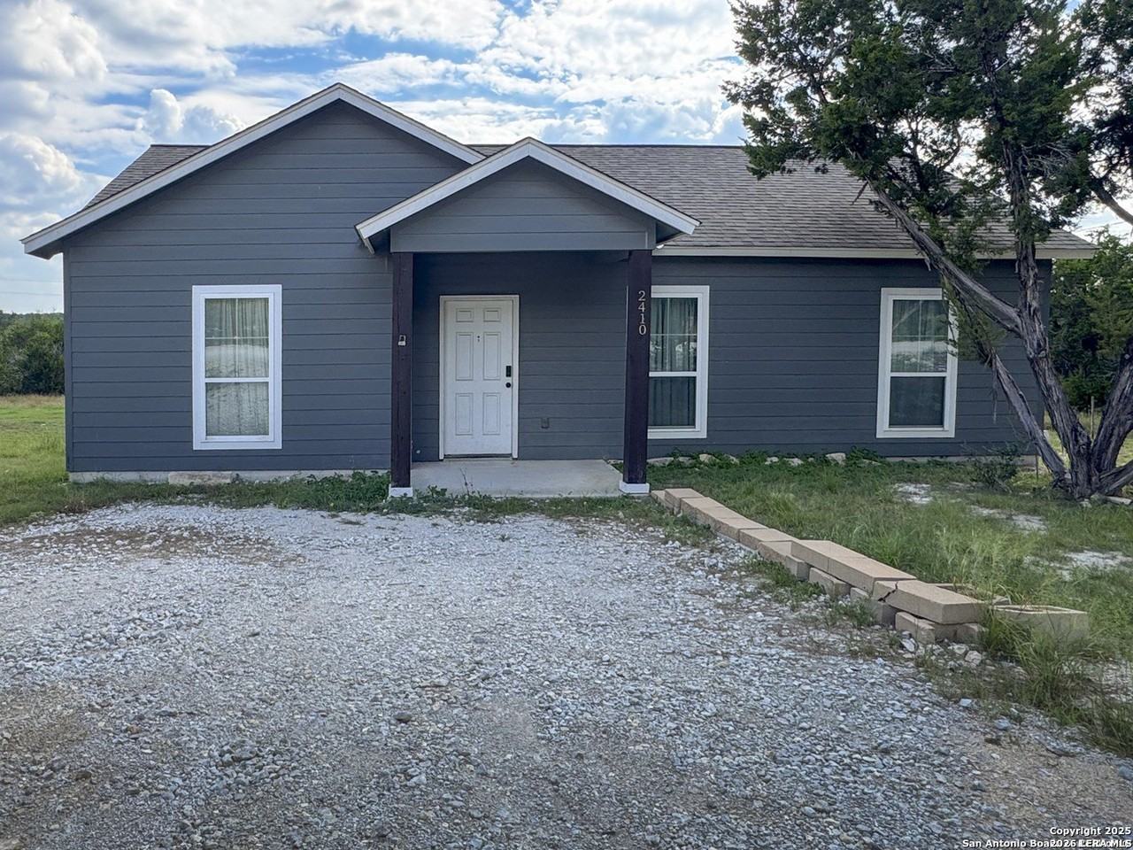 2410 Golf Dr - Photo 2 of 21