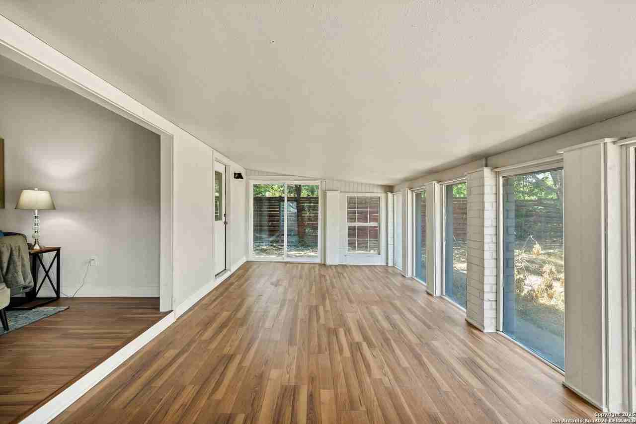 7637 Antique Oak St - Photo 4 of 17