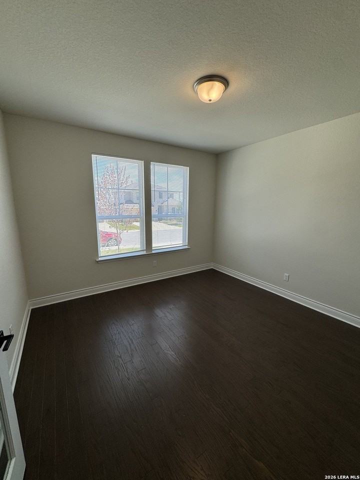 2027 Knippa - Photo 2 of 46