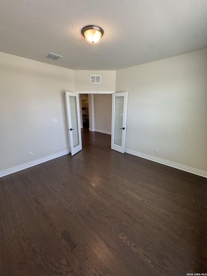 2027 Knippa - Photo 3 of 46