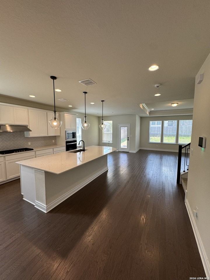 2027 Knippa - Photo 5 of 46