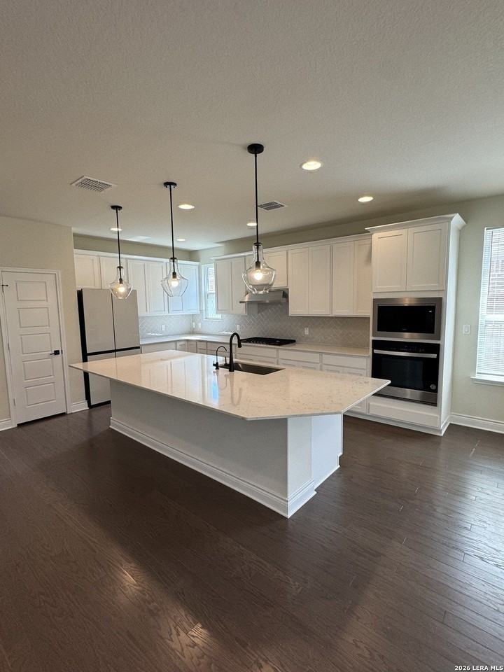 2027 Knippa - Photo 7 of 46