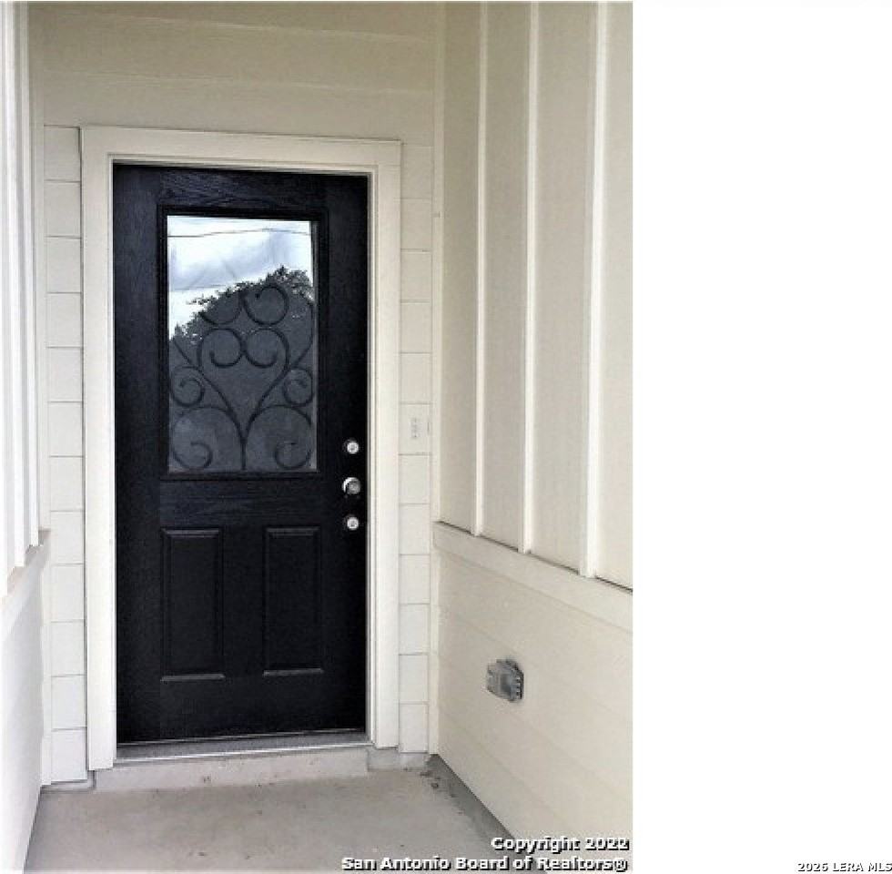 106 Lakeview Ct - Photo 2 of 6