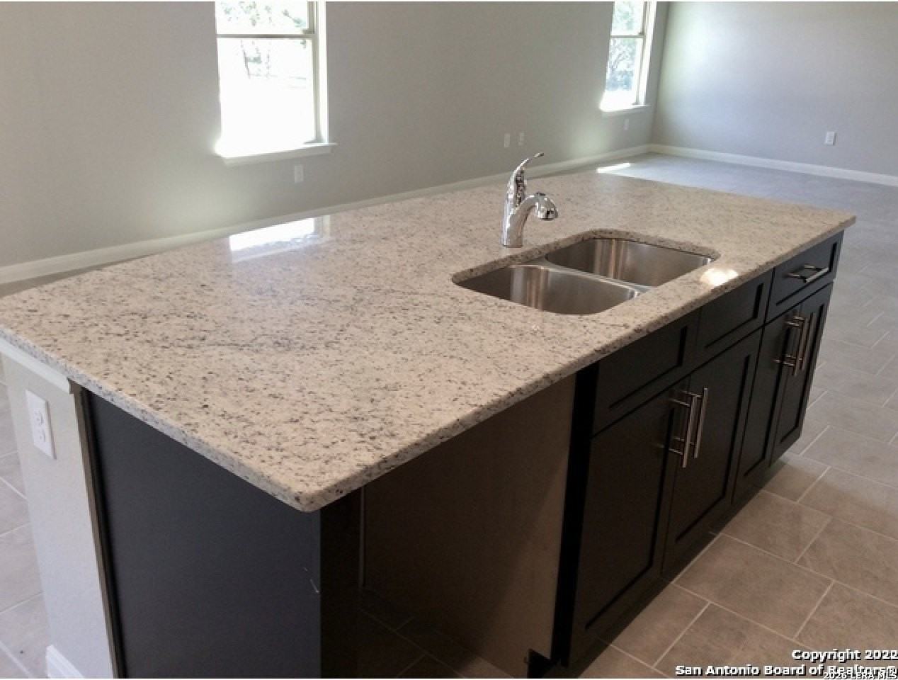 106 Lakeview Ct - Photo 5 of 6