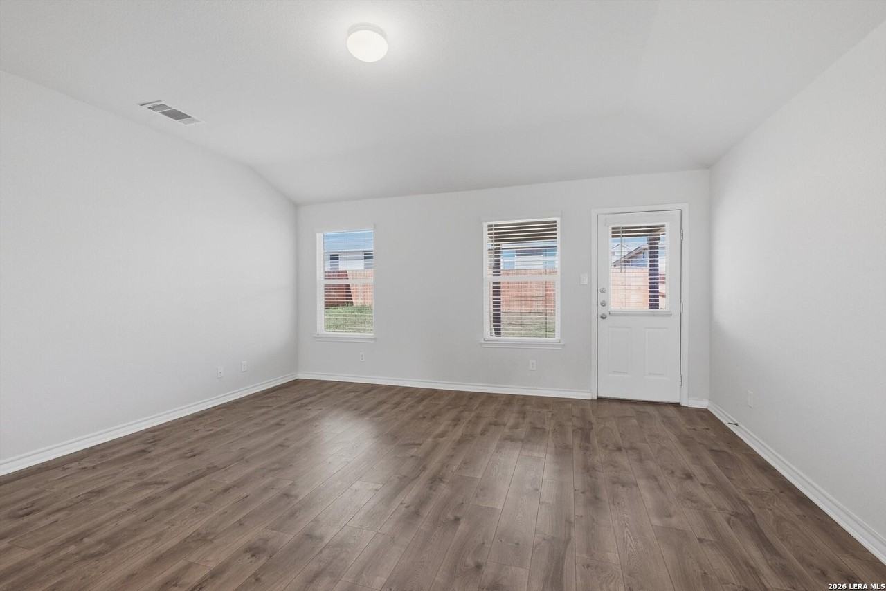 6715 Kingsley Edge - Photo 6 of 37