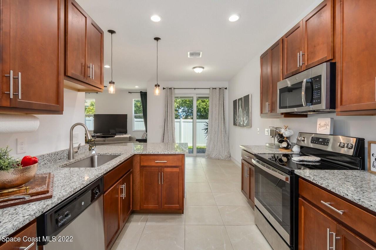1470 Isabella Dr #105 - Photo 5 of 41