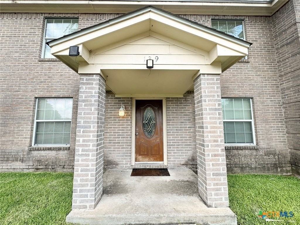 139 Sherwood Dr - Photo 2 of 17