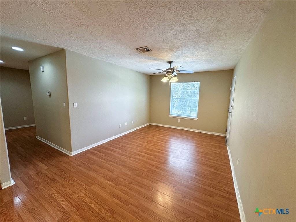 139 Sherwood Dr - Photo 5 of 17