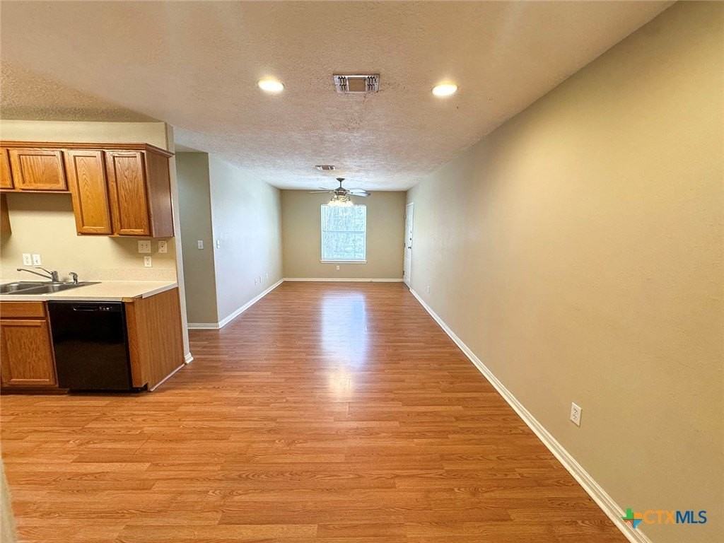 139 Sherwood Dr - Photo 6 of 17