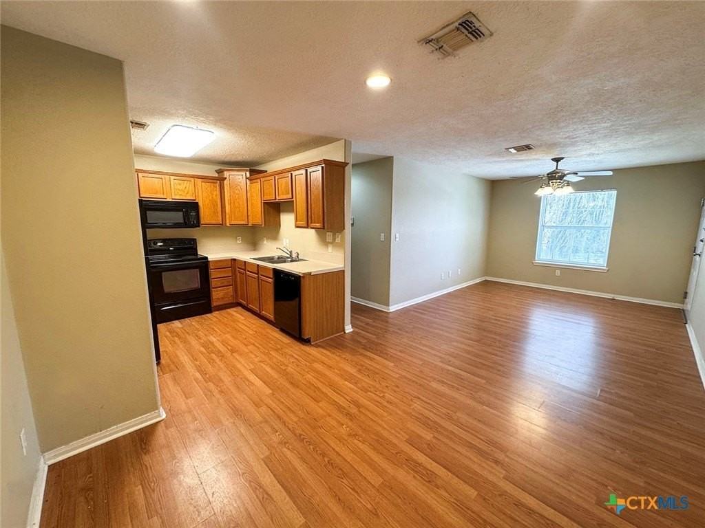 139 Sherwood Dr - Photo 7 of 17