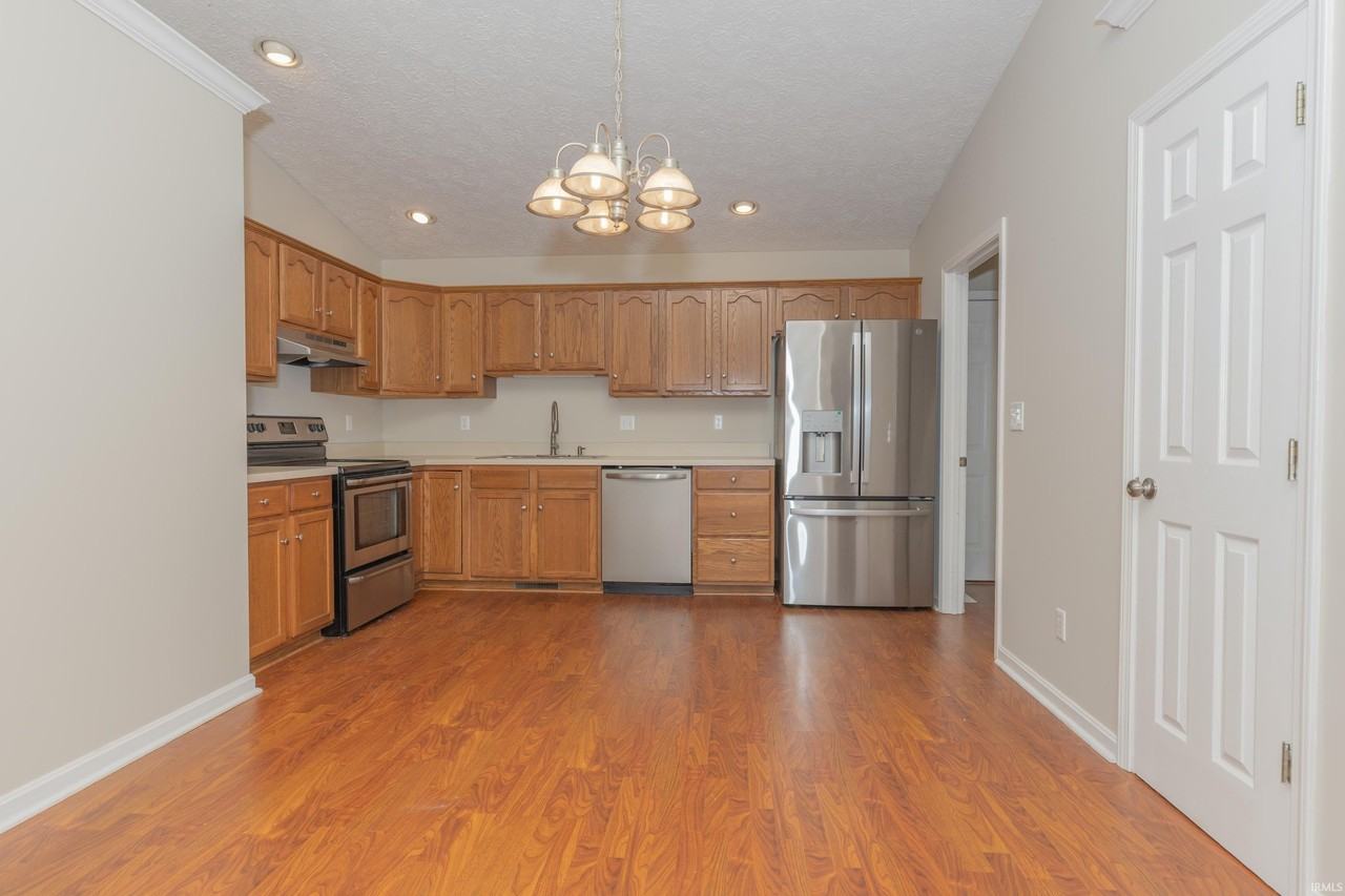 4100 Trinity Dr - Photo 4 of 22