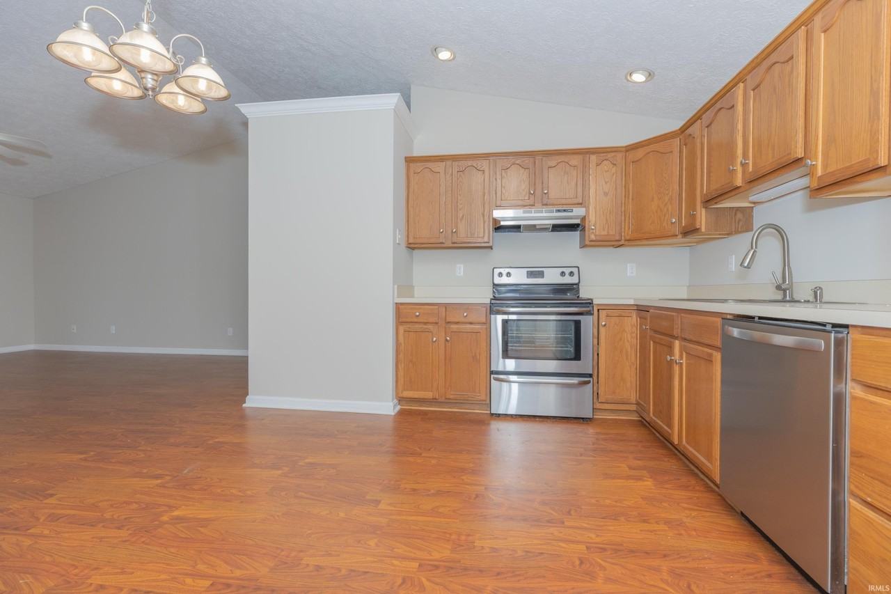 4100 Trinity Dr - Photo 6 of 22