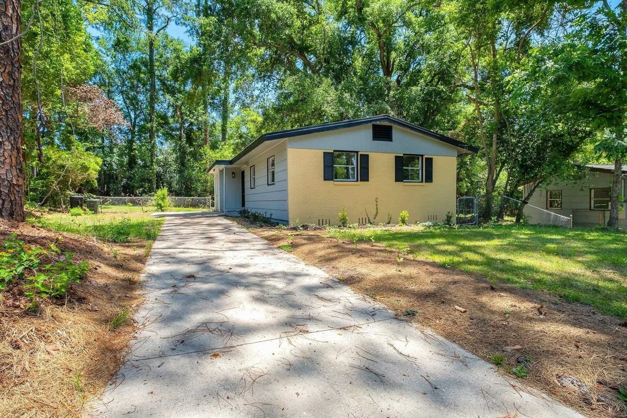 315 Meadowbrook Ln - Photo 2 of 21