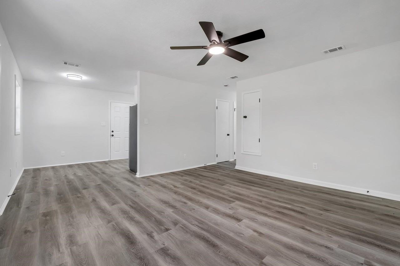 315 Meadowbrook Ln - Photo 5 of 21