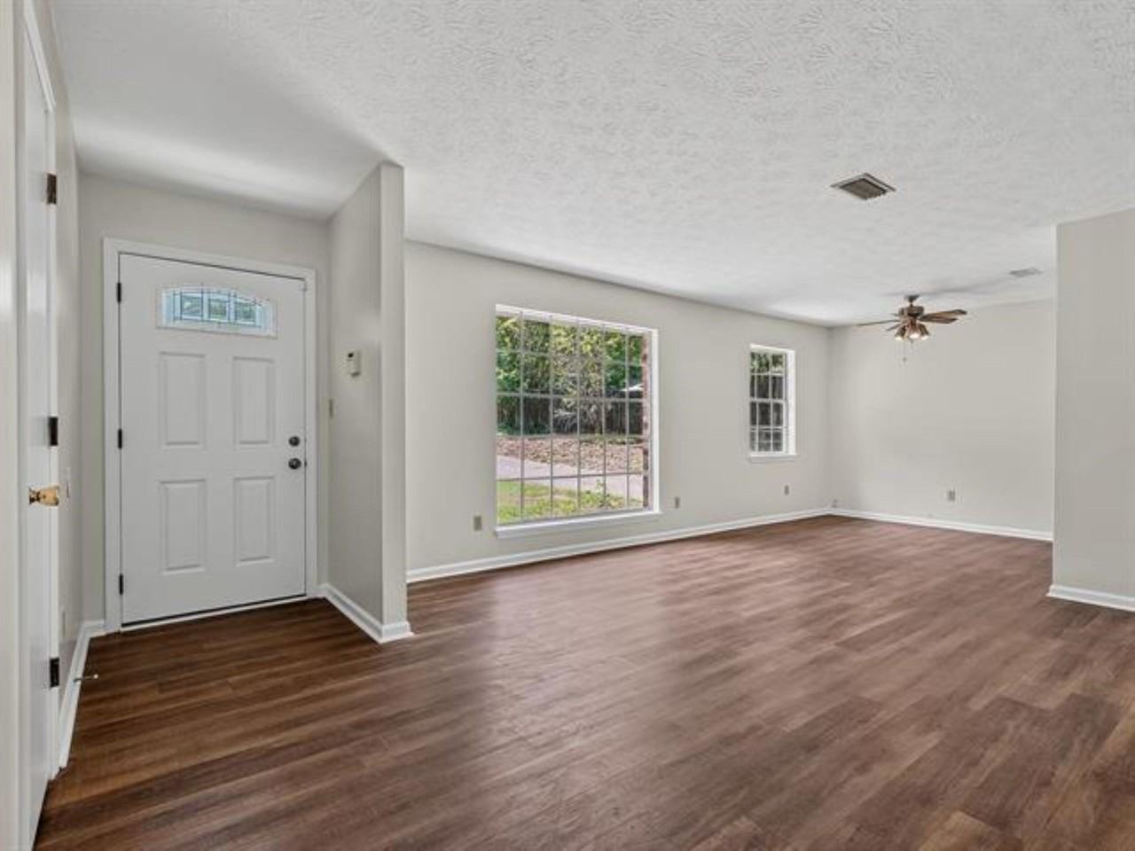 2413 Tree Top Ct - Photo 4 of 40