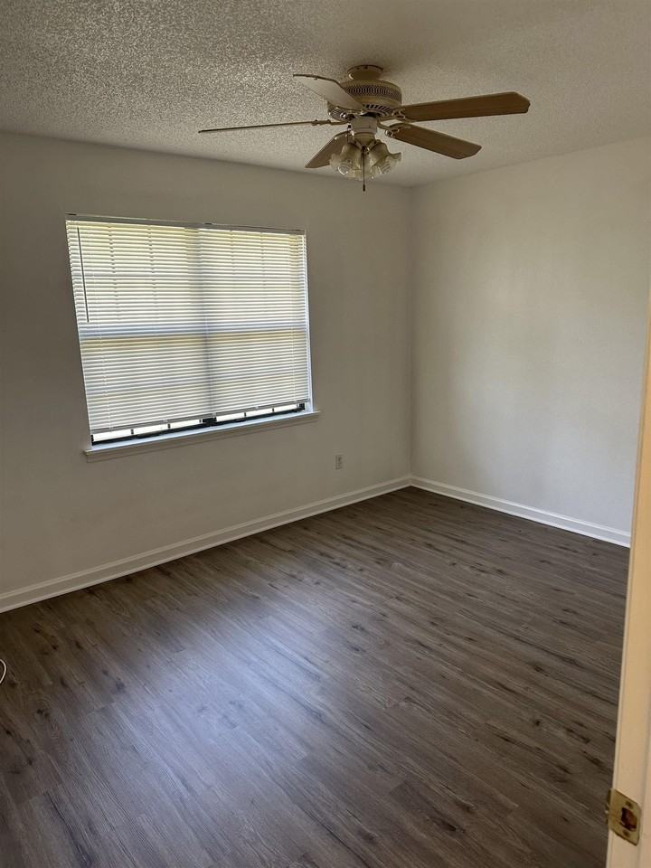 1571 Coombs Dr #2 - Photo 4 of 7