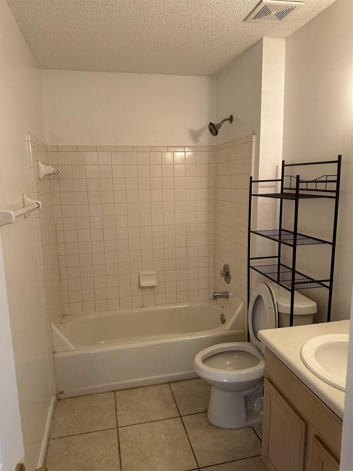1571 Coombs Dr #2 - Photo 7 of 7