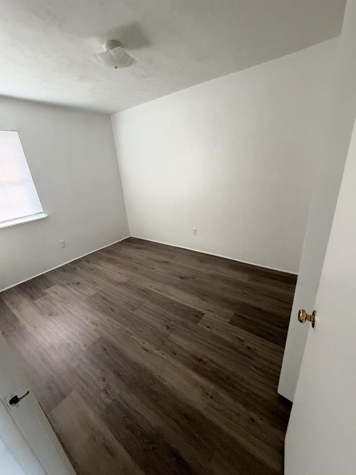 2653 Chateau Ln - Photo 3 of 7
