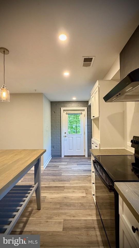 4874 Sudley Rd - Photo 5 of 11