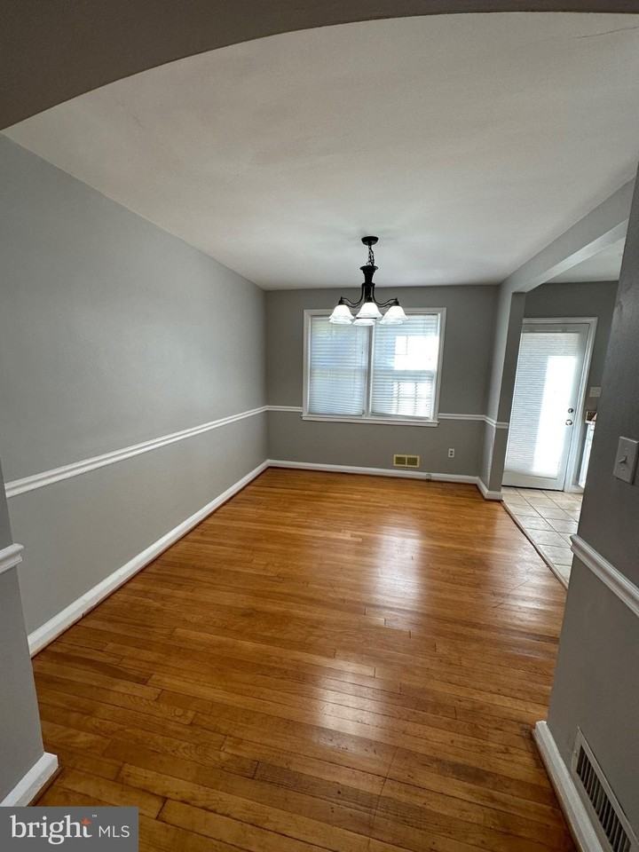 8302 Bon Air Rd - Photo 3 of 9