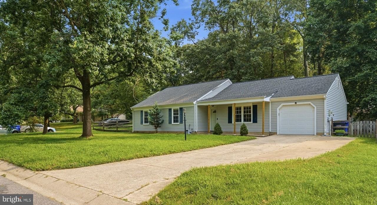 3525 Smoke Tree Ct - Photo 3 of 34