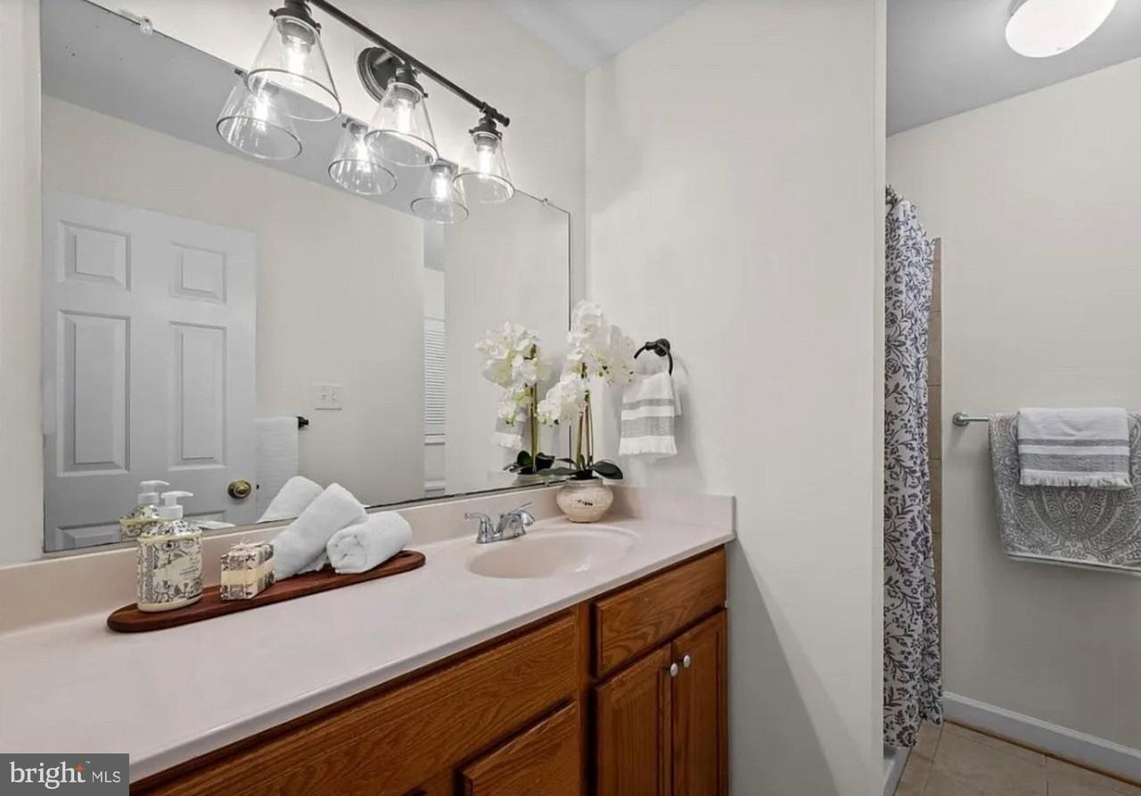 4775 Leyden Way - Photo 6 of 10