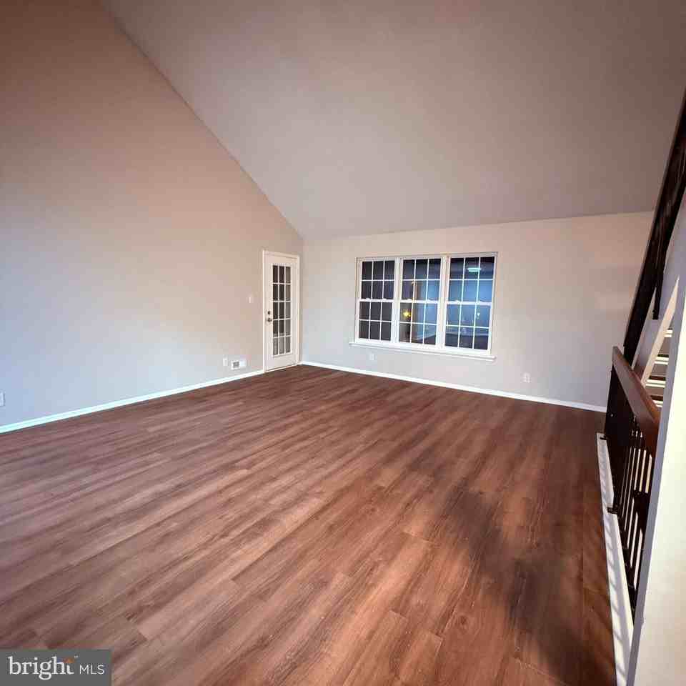 244 Everly Ct - Photo 4 of 14