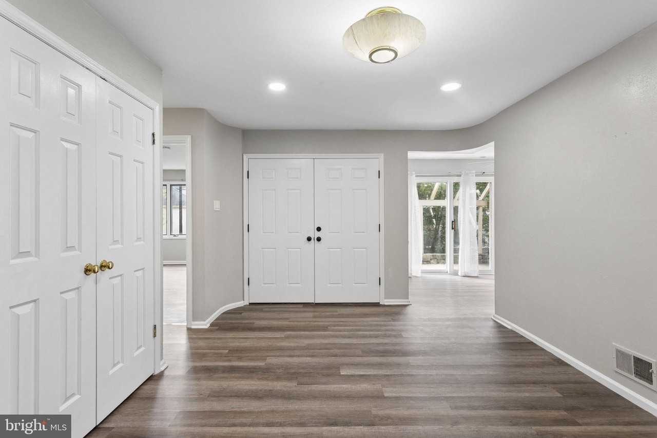 932 Chanticleer - Photo 3 of 32