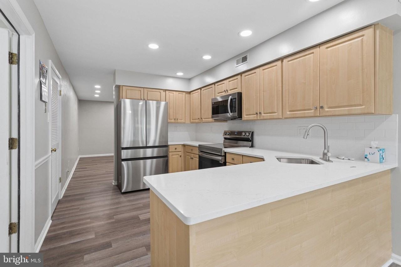 932 Chanticleer - Photo 6 of 32