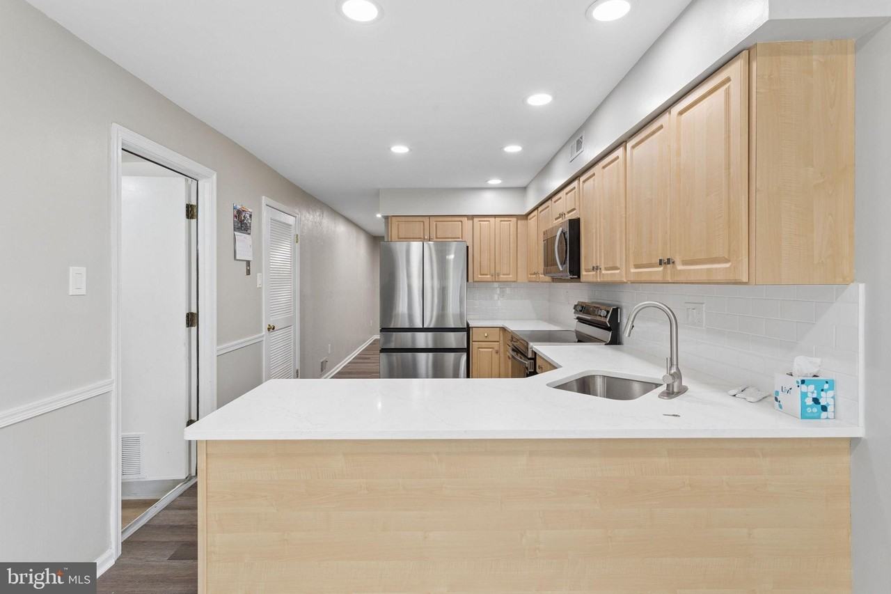 932 Chanticleer - Photo 7 of 32