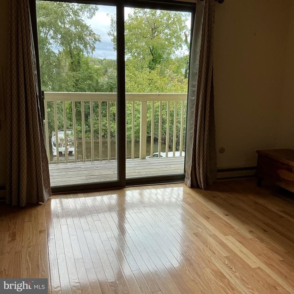 47 Lambert Ln - Photo 4 of 11