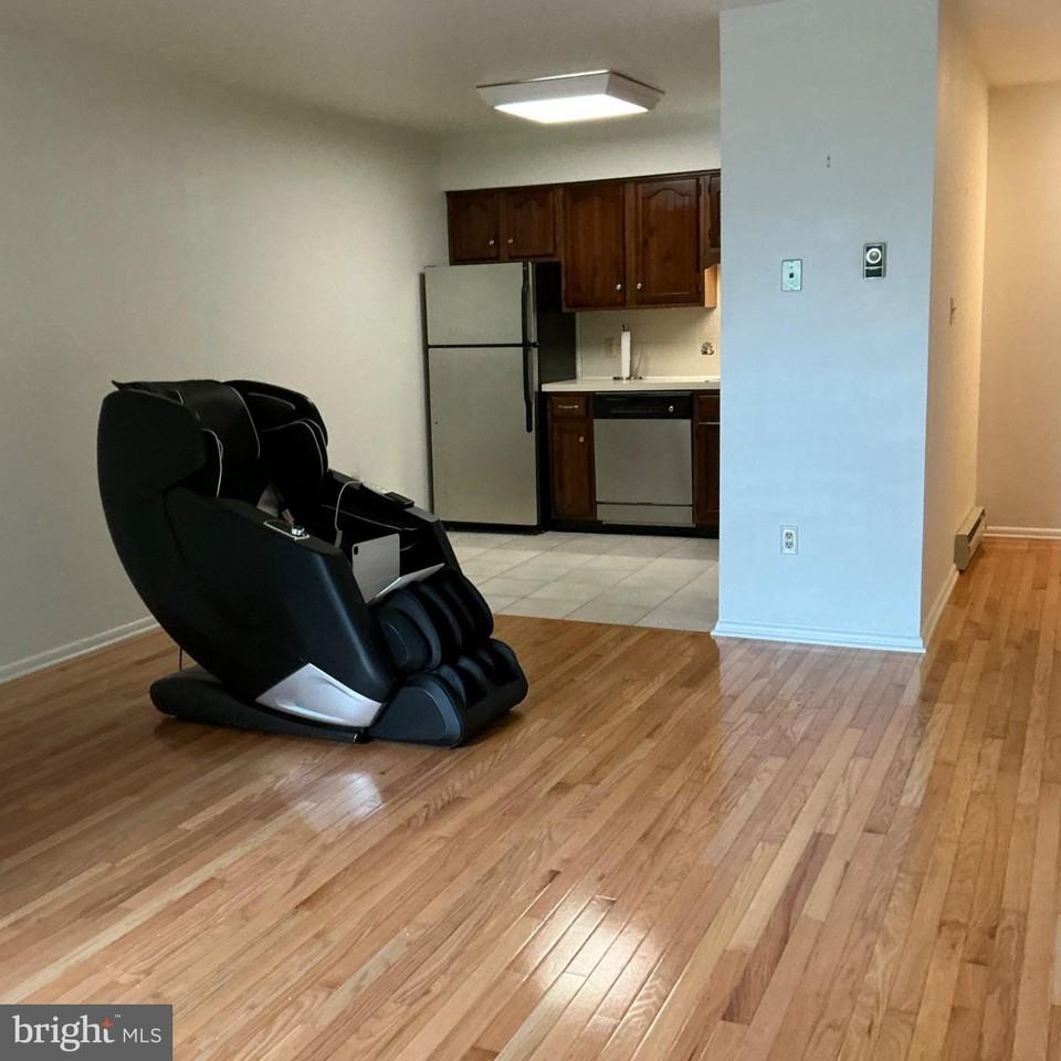 47 Lambert Ln - Photo 5 of 11
