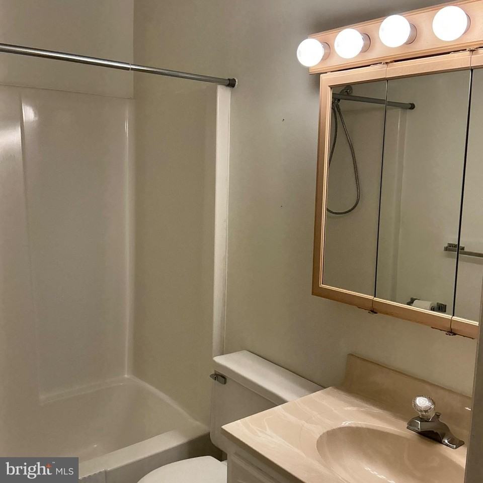 47 Lambert Ln - Photo 7 of 11