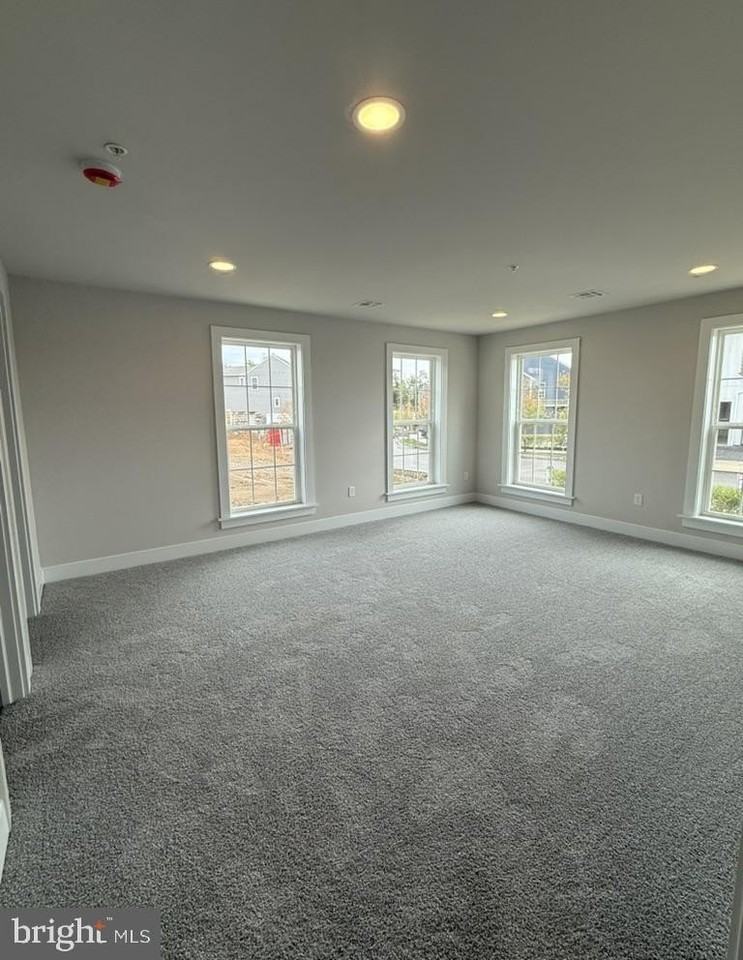 3123 Overlook Dr - Photo 2 of 26