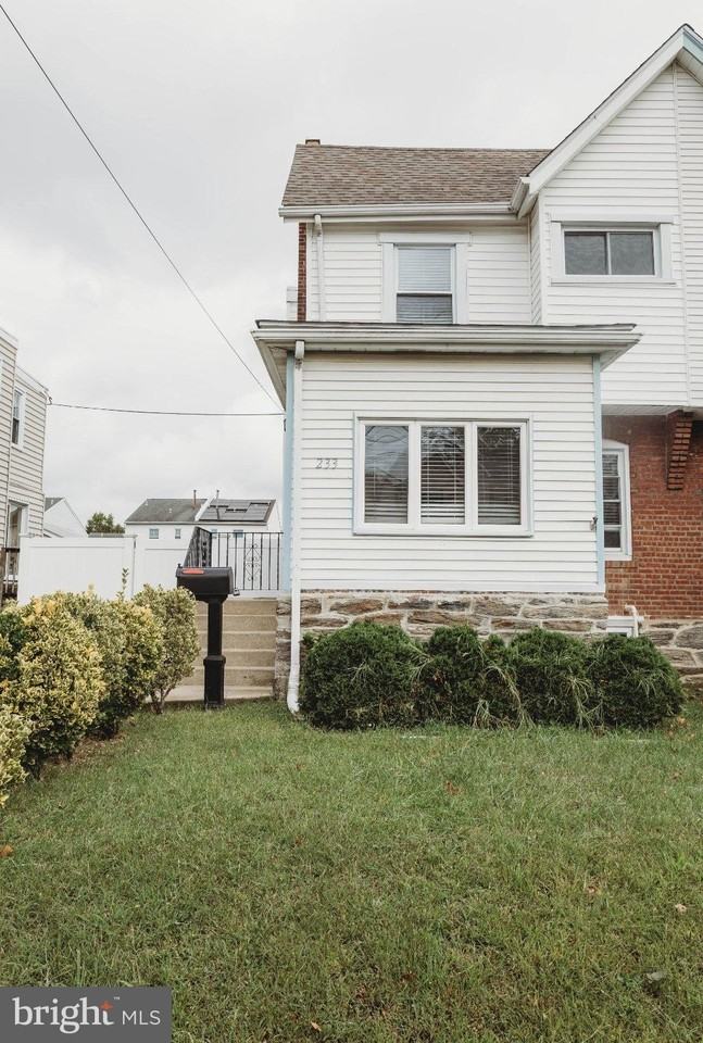 233 Leon Ave - Photo 3 of 20