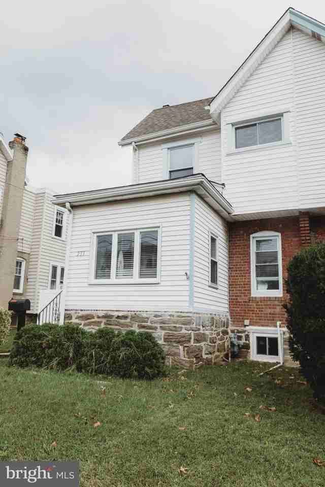 233 Leon Ave - Photo 4 of 20