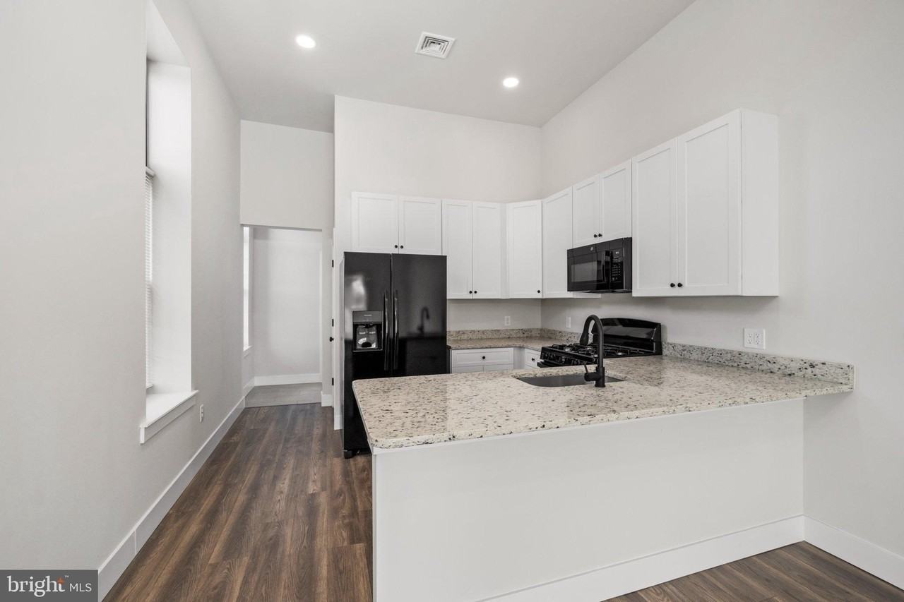 424 Chestnut St #1 - Photo 5 of 36