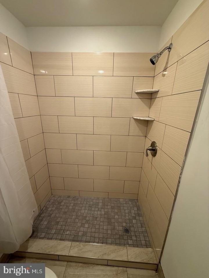 4028 W Girard Ave #3 - Photo 4 of 8