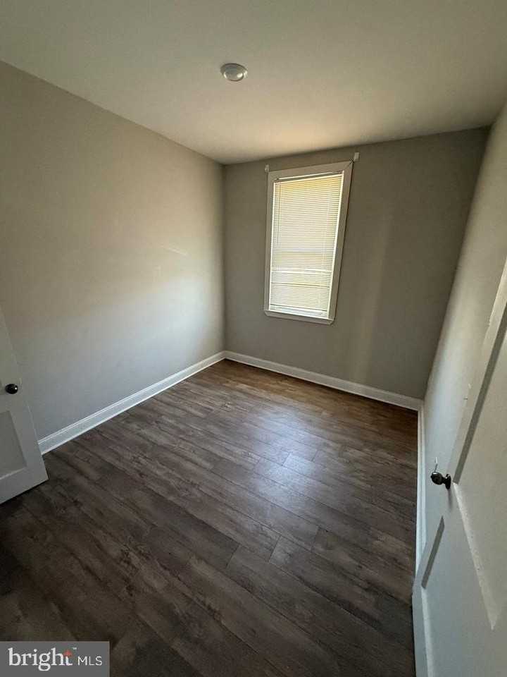 4028 W Girard Ave #3 - Photo 6 of 8
