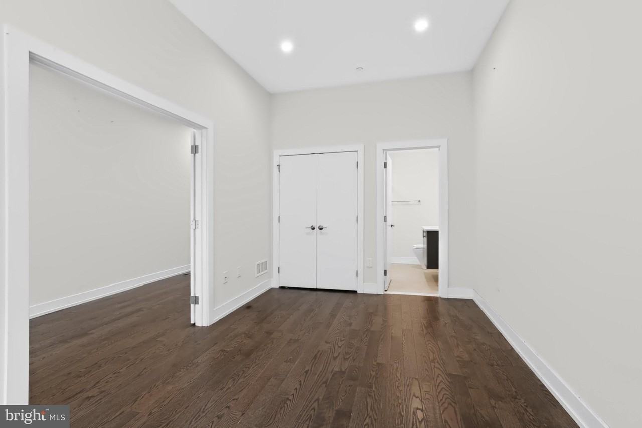 2527 Graduate Sq - Photo 6 of 45