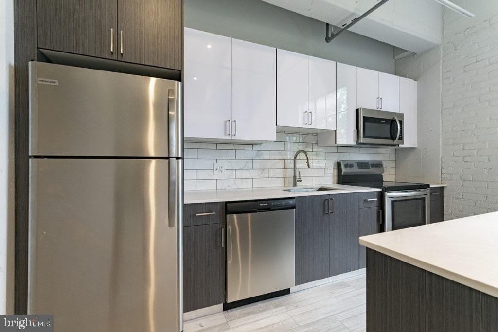412 S 13th St #303 - Photo 4 of 18