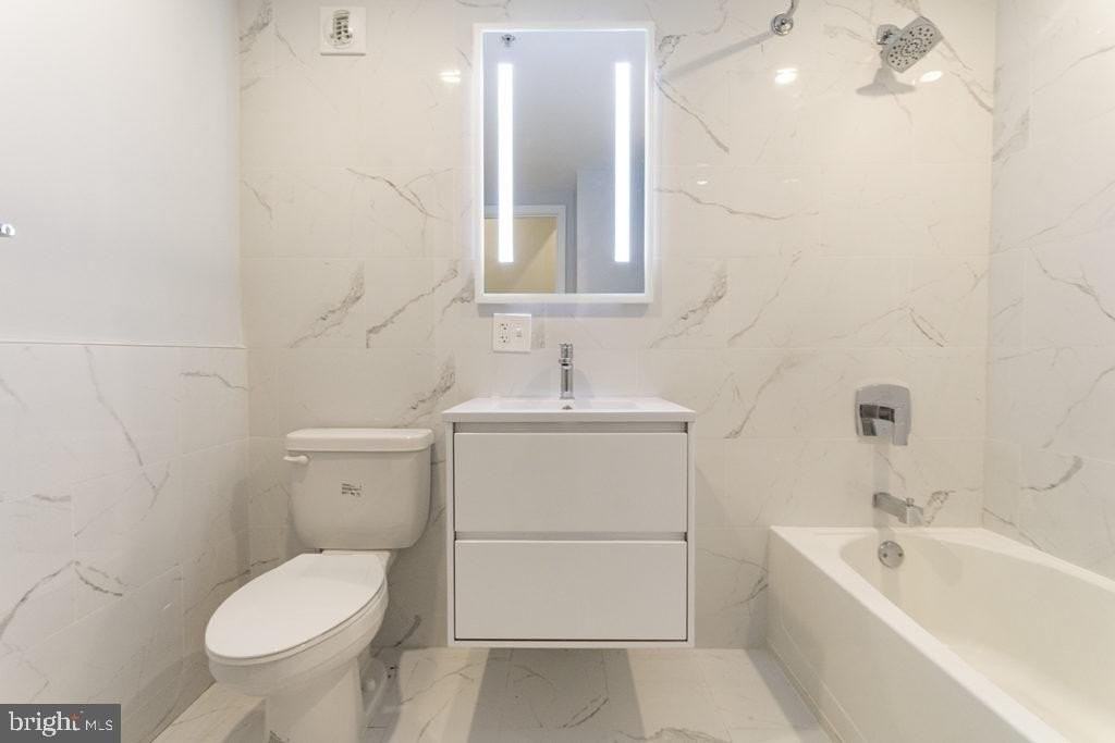 412 S 13th St #303 - Photo 7 of 18