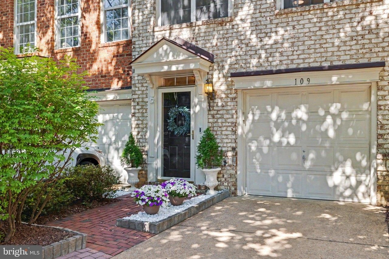 109 Martin Ln - Photo 2 of 50
