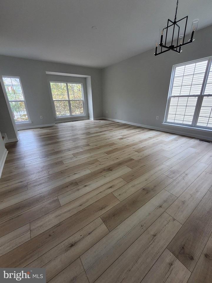 2281 Forsythia Dr - Photo 4 of 23