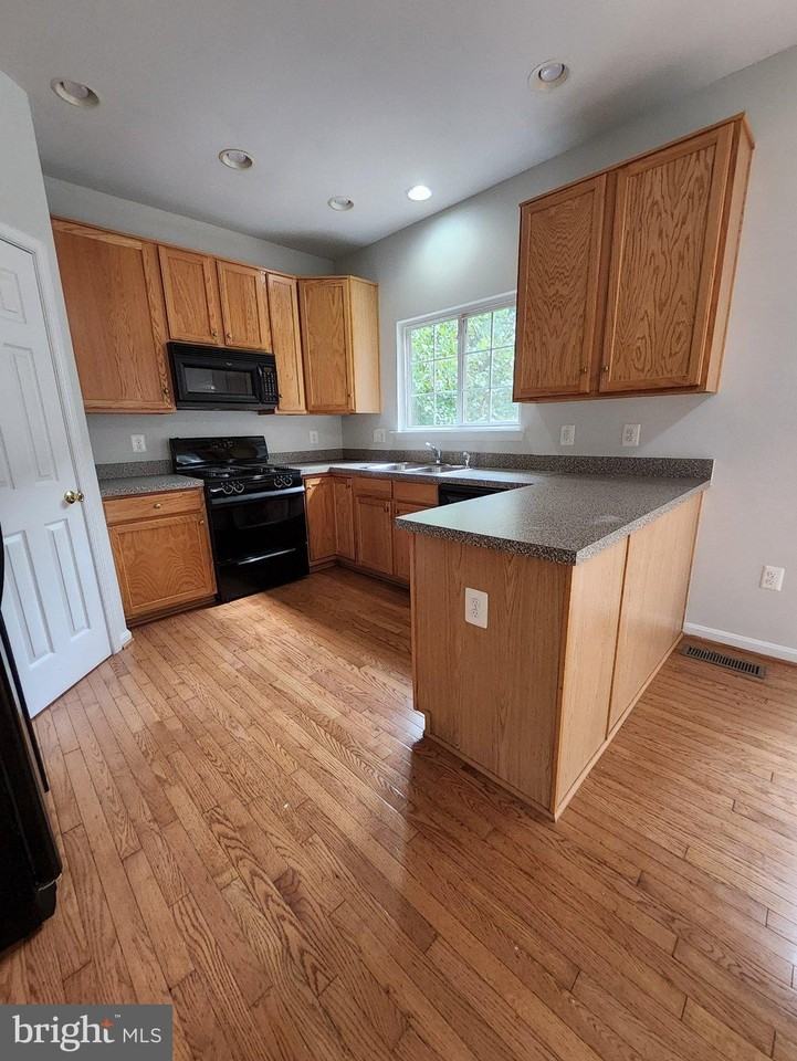 2281 Forsythia Dr - Photo 6 of 23