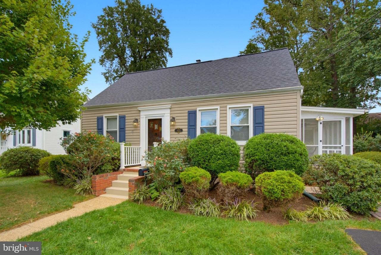 4021 Maple St - Photo 2 of 11