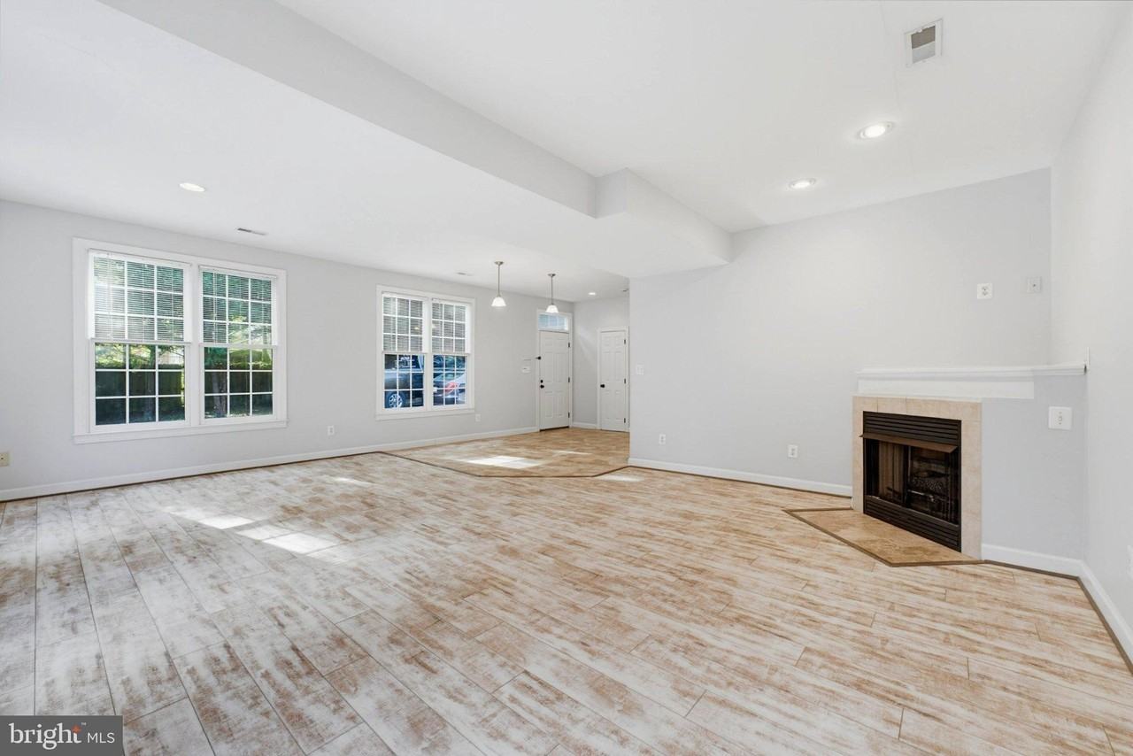 10903 Maple St - Photo 2 of 36
