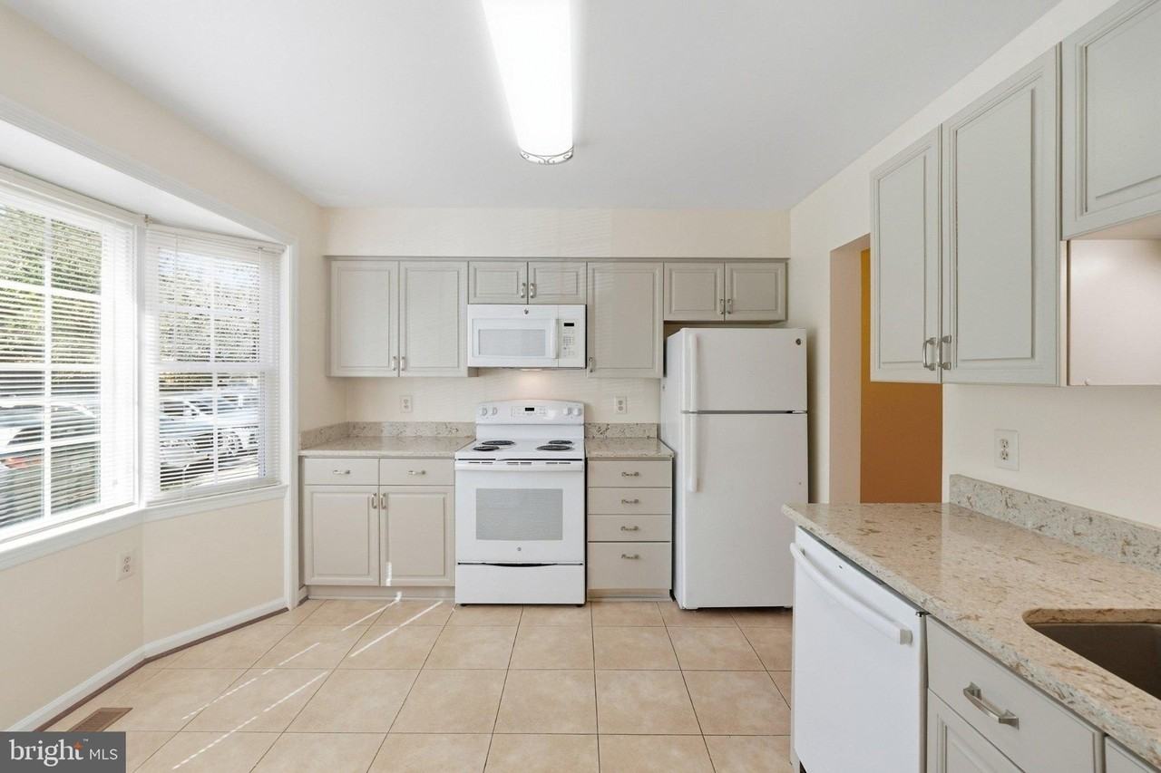 6558 Sand Wedge Ct - Photo 6 of 20