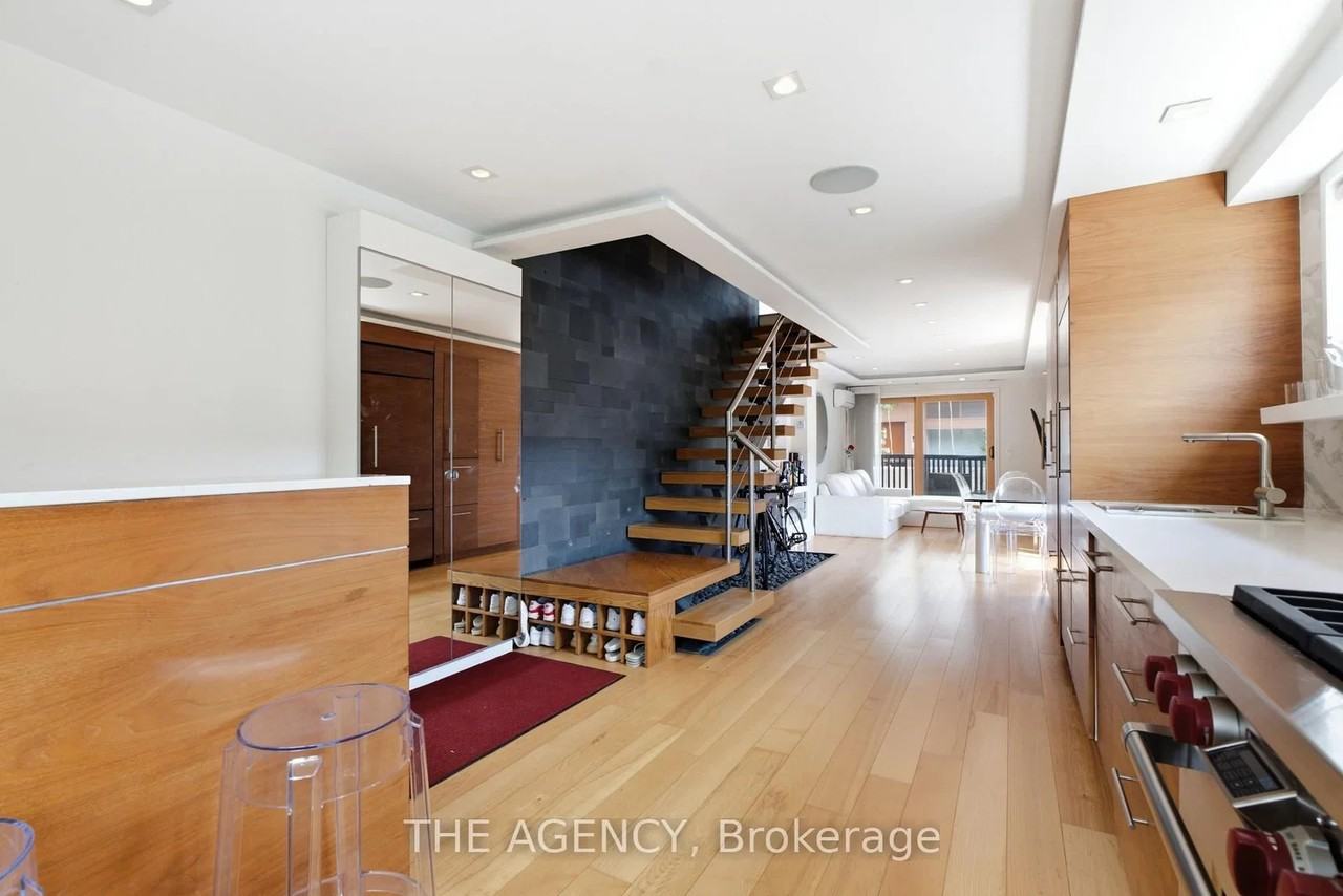 570 Wellington Street West - Photo 3 of 22