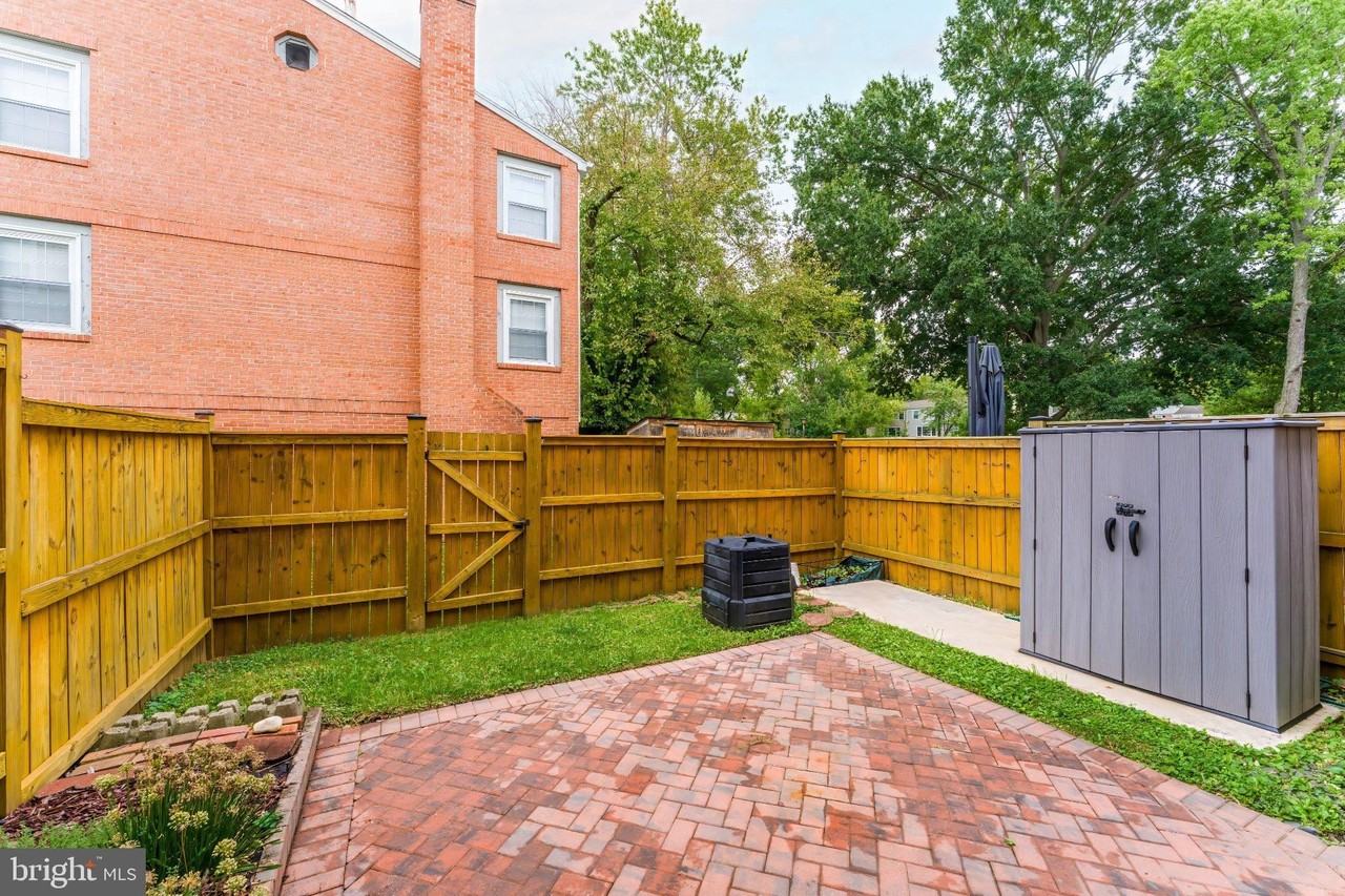 8105 Oaklake Ct - Photo 3 of 50